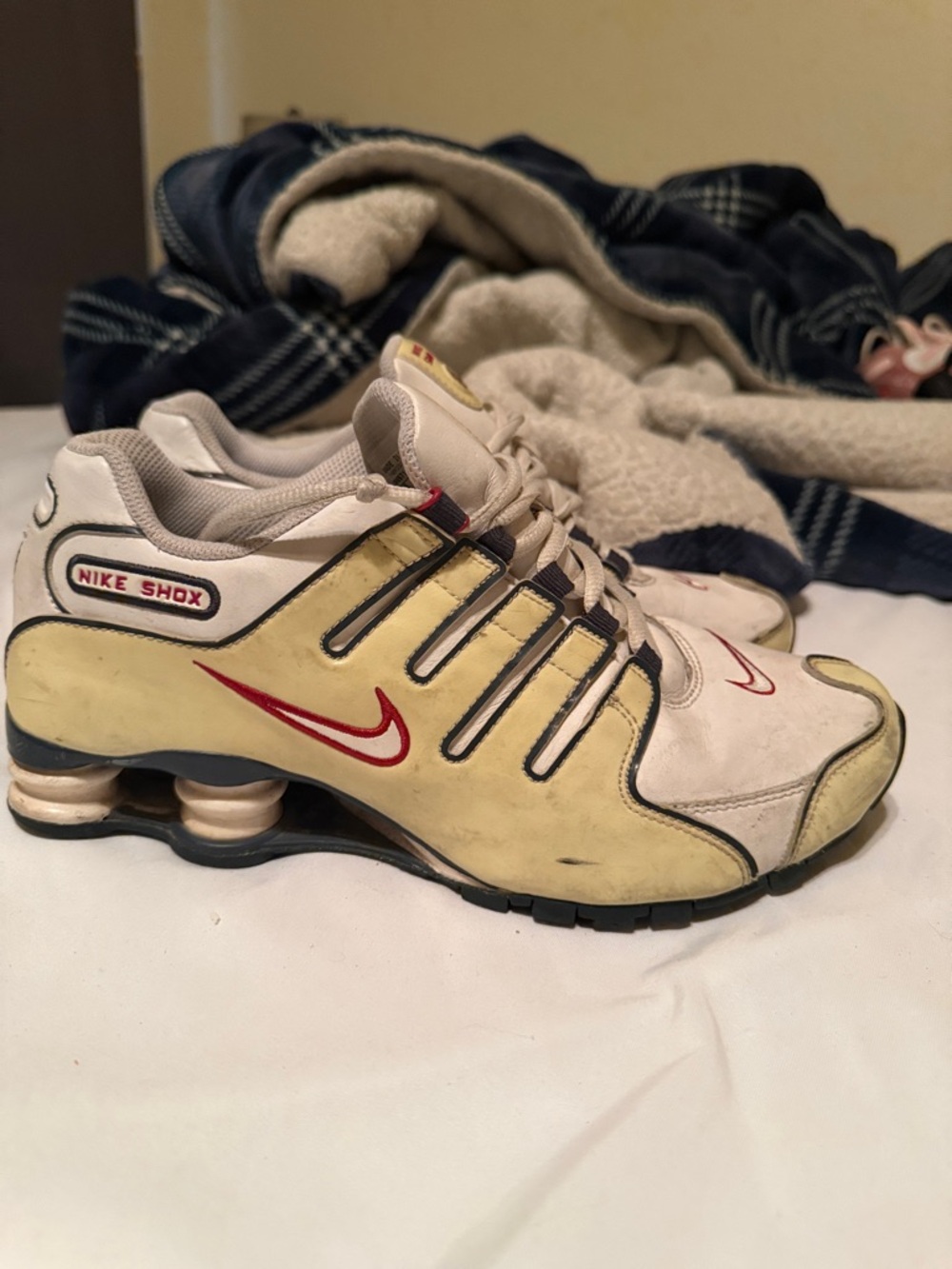 Nike Shox Women’s White and Yellow Athletic Sneakers size 9.5